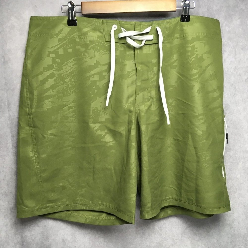 Under Armour Mens Swim Trunks‎ Shorts size 38 Green Camo Lace Up Zipper Pocket